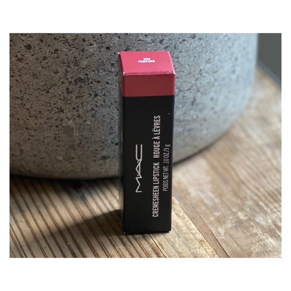 MAC • Lipstick • Fanfare - Picture 2 of 5